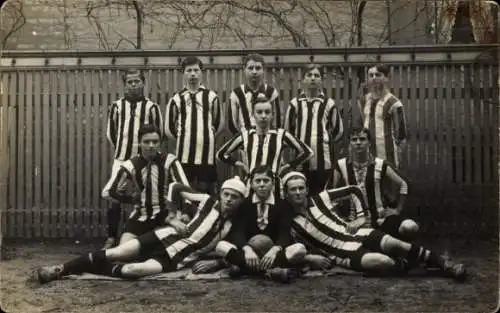 Foto Ak Dreieich in Hessen, Fußballmannschaft, Gruppenbild