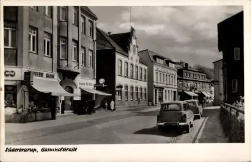 Ak Süderbrarup in Schleswig Holstein, Bahnhofstraße mit Postamt, Drogerie Haase, Autos