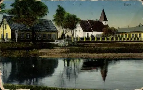 Ak Treya Treia in Schleswig Holstein, Teilansicht, Kirche, Gewässer