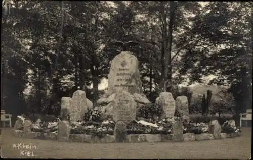 Foto Ak Schönkirchen in Holstein, Ehrenmal