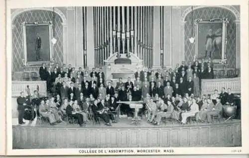 10 alte Ak Worcester Massachusetts USA, Die Assumption University, im passenden Heft