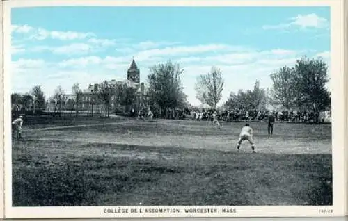 10 alte Ak Worcester Massachusetts USA, Die Assumption University, im passenden Heft
