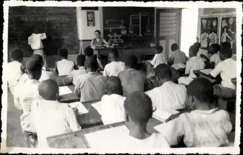 9 alte Fotos Kamerun, Schule in Bassa, diverse Ansichten