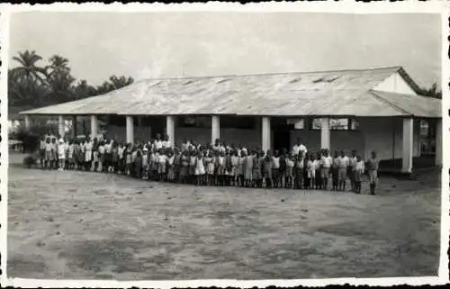 9 alte Fotos Kamerun, Schule in Bassa, diverse Ansichten