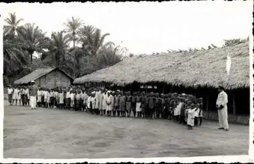 9 alte Fotos Kamerun, Schule in Bassa, diverse Ansichten