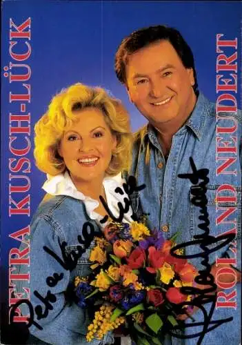 Ak Schauspielerin Petra Kusch-Lück, Schauspieler Roland Neudert, Portrait, Autogramm, Blumenstrauß