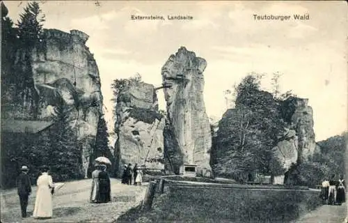 Ak Externsteine Horn Bad Meinberg am Teutoburger Wald, Passanten