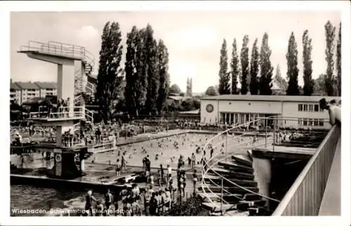 Ak Wiesbaden in Hessen, Schwimmbad Kleinfeldchen, Sprungturm