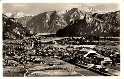 Ak Oberammergau in Oberbayern, Gesamtansicht, Dreitorspitze, Zugspitze, Kofel, Nothkarspitze