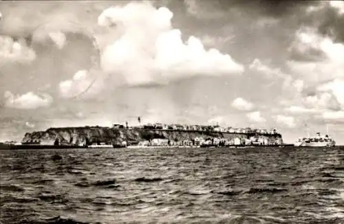 Ak Nordseeinsel Helgoland, Blick vom Wasser, Schiff