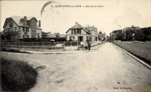 Ak Bernières sur Mer Calvados, Rue de la Gare