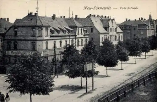 Ak Neusörnewitz Coswig in Sachsen, Fabrikstraße, Manufakturwaren