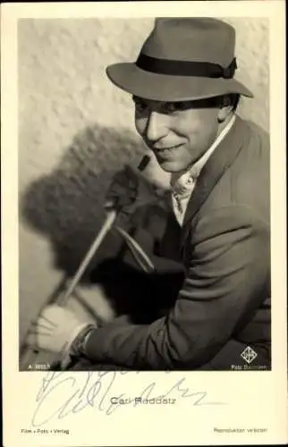 Ak Schauspieler Carl Raddatz, Portrait, Hut, Autogramm