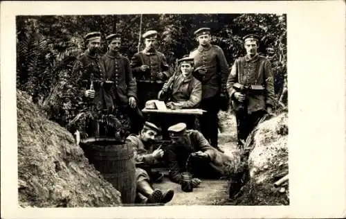 Foto Ak Frankreich, Deutsche Soldaten in Uniformen, I WK