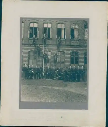 Foto Feuerwehr, Feuerwehrmänner bei einer Übung