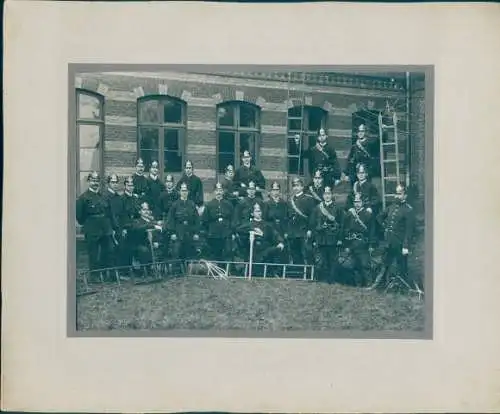 Foto Feuerwehr, Gruppenaufnahme von Feuerwehrmännern