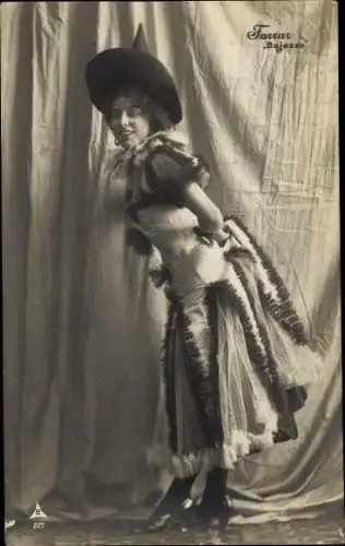 Ak Opernsängerin Geraldine Farrar, Bajazzo, Portrait