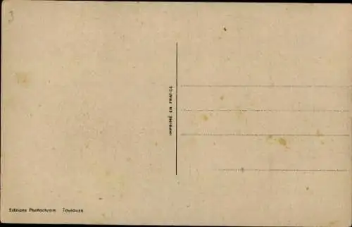 Ak Mann nimmt sein Toupet ab