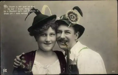 Ak Mann und Frau in bayrischen Trachten, Pfeife