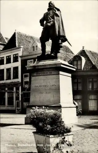 Ak Hoorn Nordholland Niederlande, Statue von Jan Pz. Coen