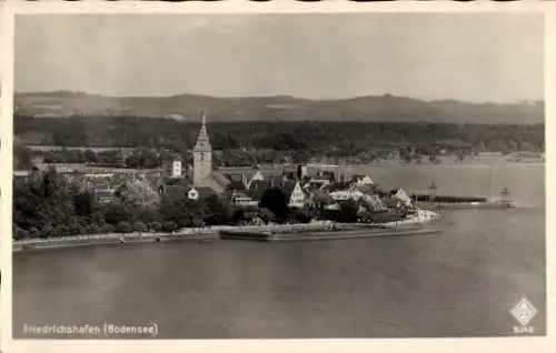 Ak Friedrichshafen am Bodensee, Totalansicht, Kirchturm