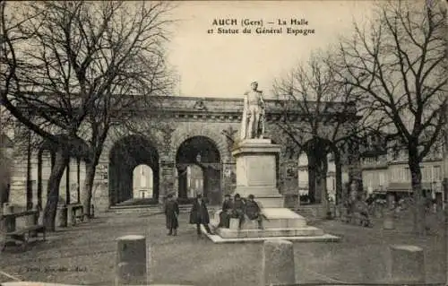 Ak Auch Gers, la Halle et Statue du General Espagne