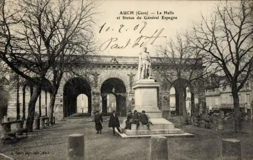 Ak Auch Gers, La Halle et Statue du General Espagne