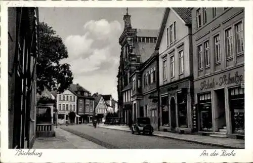 Ak Bückeburg im Kreis Schaumburg, An der Kirche, Schuhgeschäft