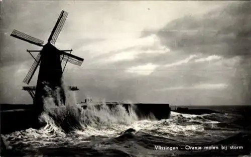 Ak Vlissingen Zeeland Niederlande, Orangefarbene Windmühle während eines Sturms