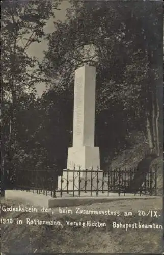 Ak Rottenmann Steiermark, Gedenkstein der in Rottenmann verunglückten Bahnpostbeamten