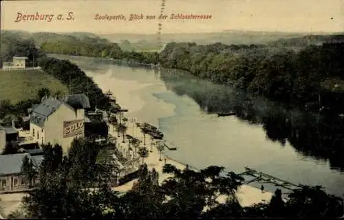 Ak Bernburg an der Saale, Gesamtansicht, Schlossterrasse