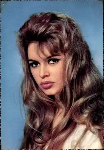 Ak Schauspielerin Brigitte Bardot, Portrait