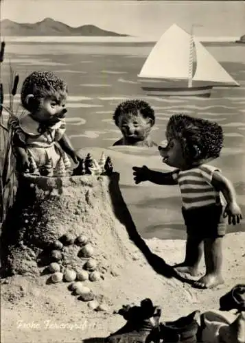 Ak Mecki der Igel, Frohe Feriengrüße, Igelkinder am Strand, Sandburg