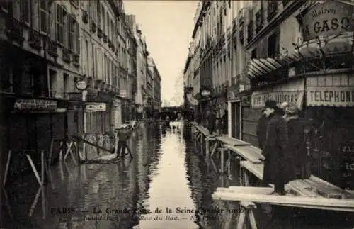 Ak Paris VII, Die Überschwemmung der Seine, Januar 1910, Rue du Bac
