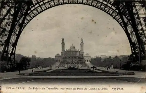 Ak Paris XVIe Trocadéro, Palais du Trocadéro, Parc du Champ de Mars