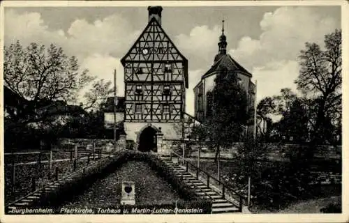 Ak Burgbernheim Mittelfranken Bayern, Pfarrkirche, Torhaus, Martin-Luther-Denkstein