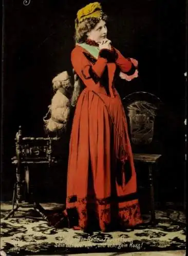 Ak Frau im roten Kleid, Spinnrad