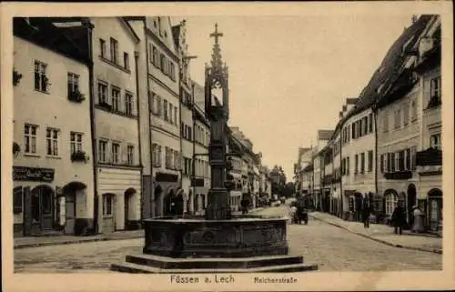 Ak Füssen im Allgäu, Reichenstraße, Brunnen