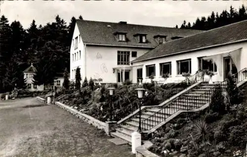 Ak Rennerod im Westerwald, Stiftung christliches Erholungsheim Westerwald, Außenansicht, Treppe