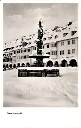 Ak Freudenstadt im Schwarzwald, Marktplatz, Brunnen, Winter