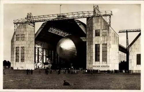 Ak Friedrichshafen am Bodensee, Graf Zeppelin in der Luftsschiffwerft, LZ 127, startbereit