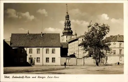 Ak Sowjetsk Tilsit Ostpreußen, Ludendorff Platz mit Königin Luise Haus
