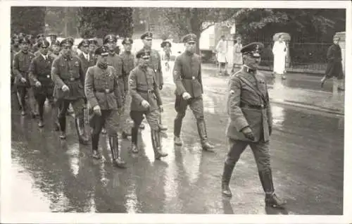 Foto Ak Bad Pyrmont in Niedersachsen, Stahlhelm, Bund der Frontsoldaten, Marsch durch die Stadt