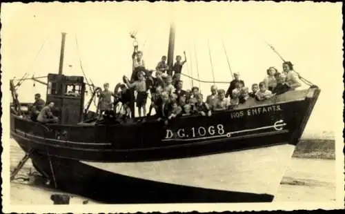 Foto Kinder auf einem Schiff, Nos Enfants, DG 1068