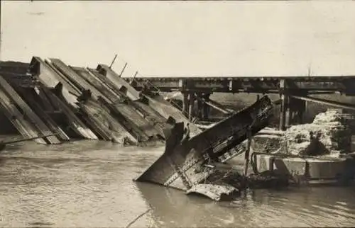 Foto Ak Kriegsschauplatz Steuben, zerstörte Brücke, Kriegszerstörungen, I WK