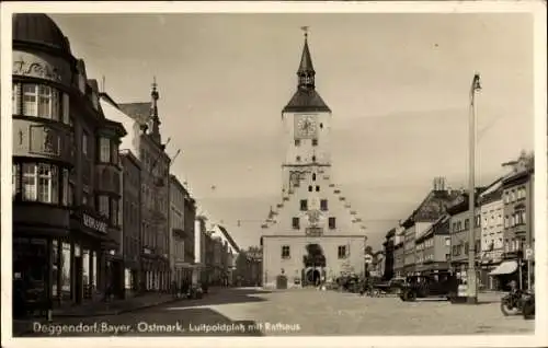 Ak Deggendorf Bayer.Ostmark,Luitpoldplatz mit Rathaus