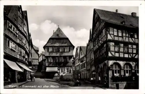 Ak Wetzlar in Hessen, Eisenmarkt mit alter Münze, Geschäft Schade u. Füllgrabe, Fachwerkhäuser