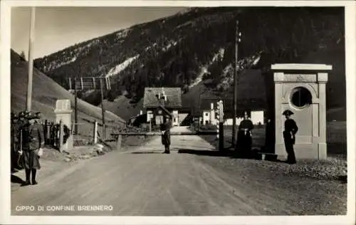 Ak Colle Isarco Gossensaß Brenner Brennero Südtirol, Cippo di confine Brennero, Grenze