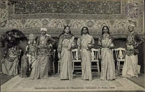 Ak Bayaderes und Cynghalese aus der Pariser Kolonialausstellung, 1906