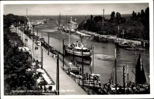 Ak Ostseebad Warnemünde Rostock, Am Strom, Schiffe